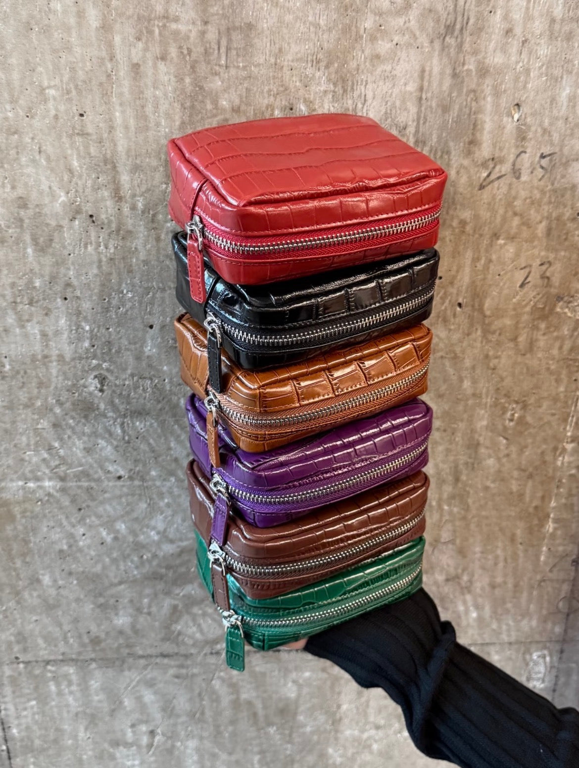 Vetra Croc Pouch