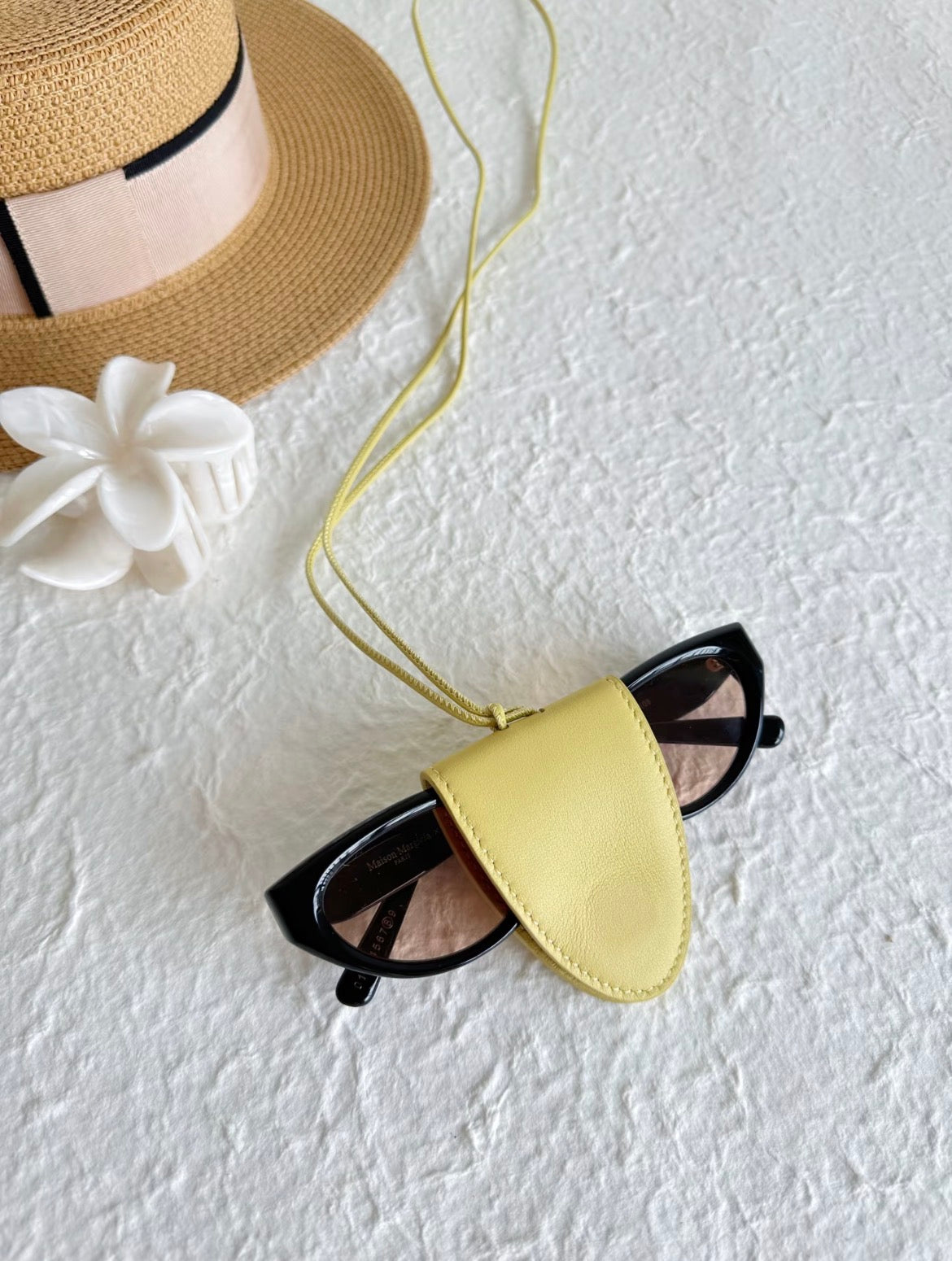 Sunglasses clip