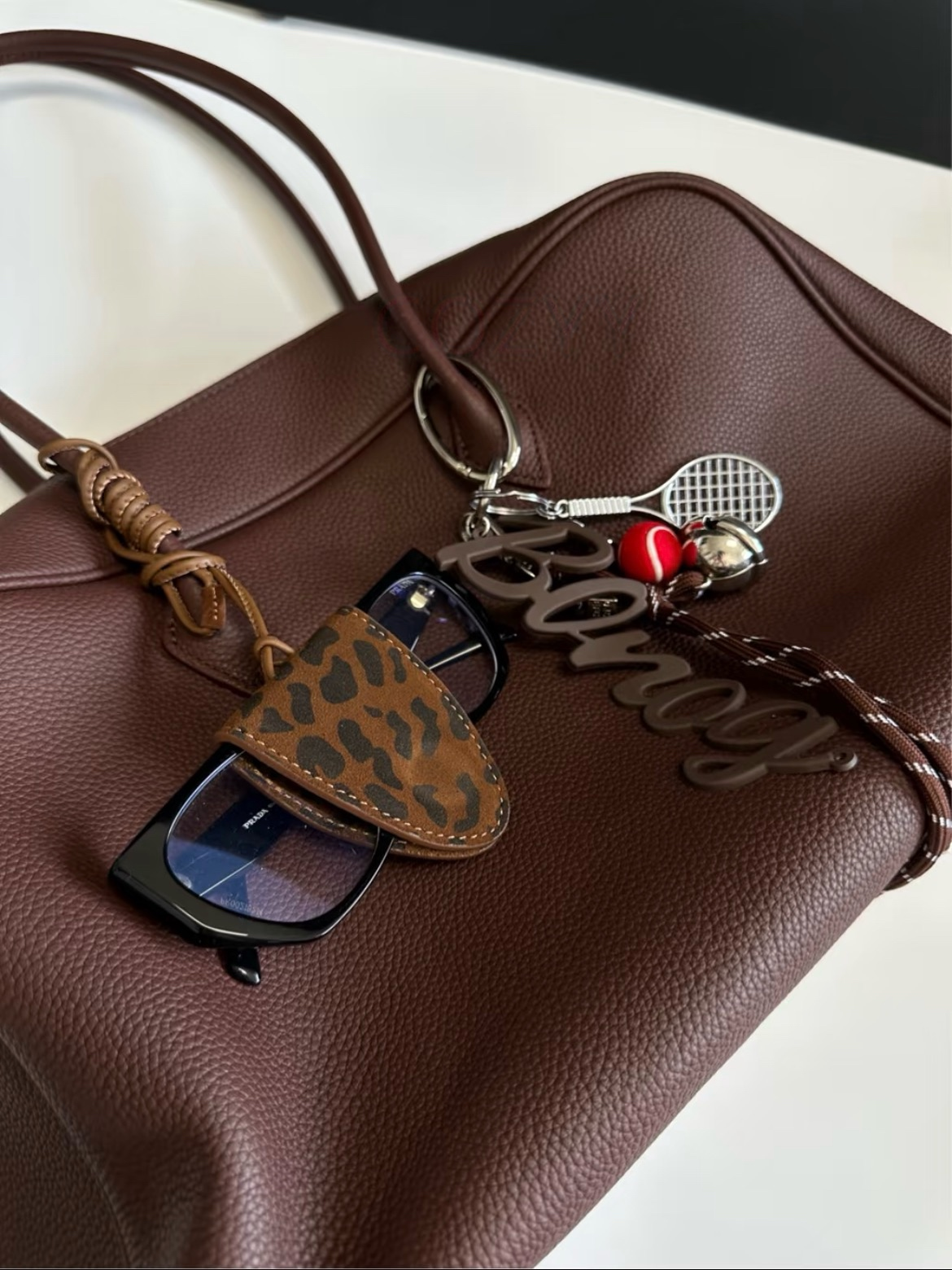 Sunglasses clip