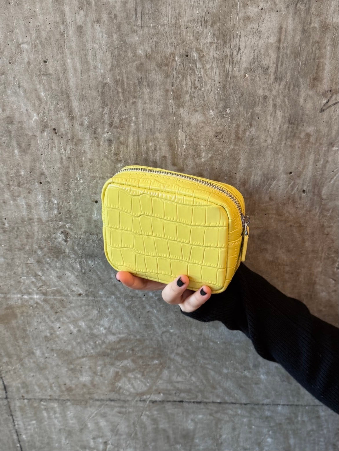 Vetra Croc Pouch