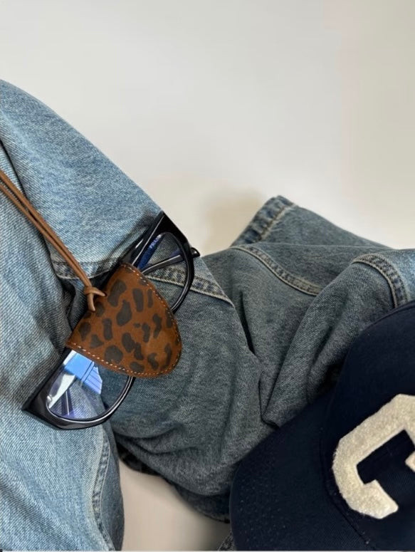 Sunglasses clip