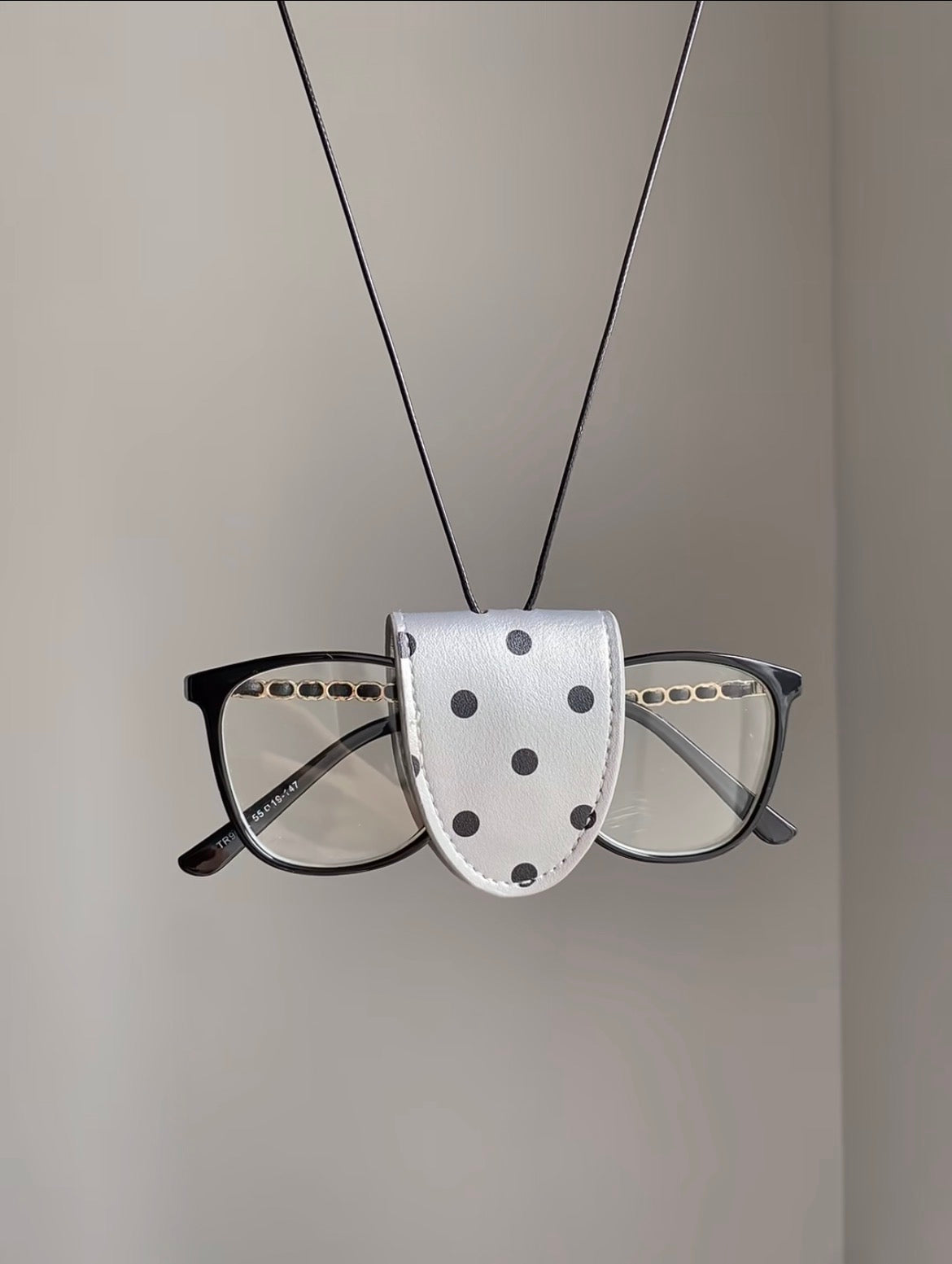 Sunglasses clip