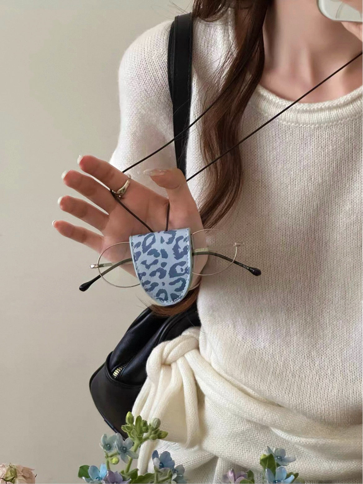 Sunglasses clip
