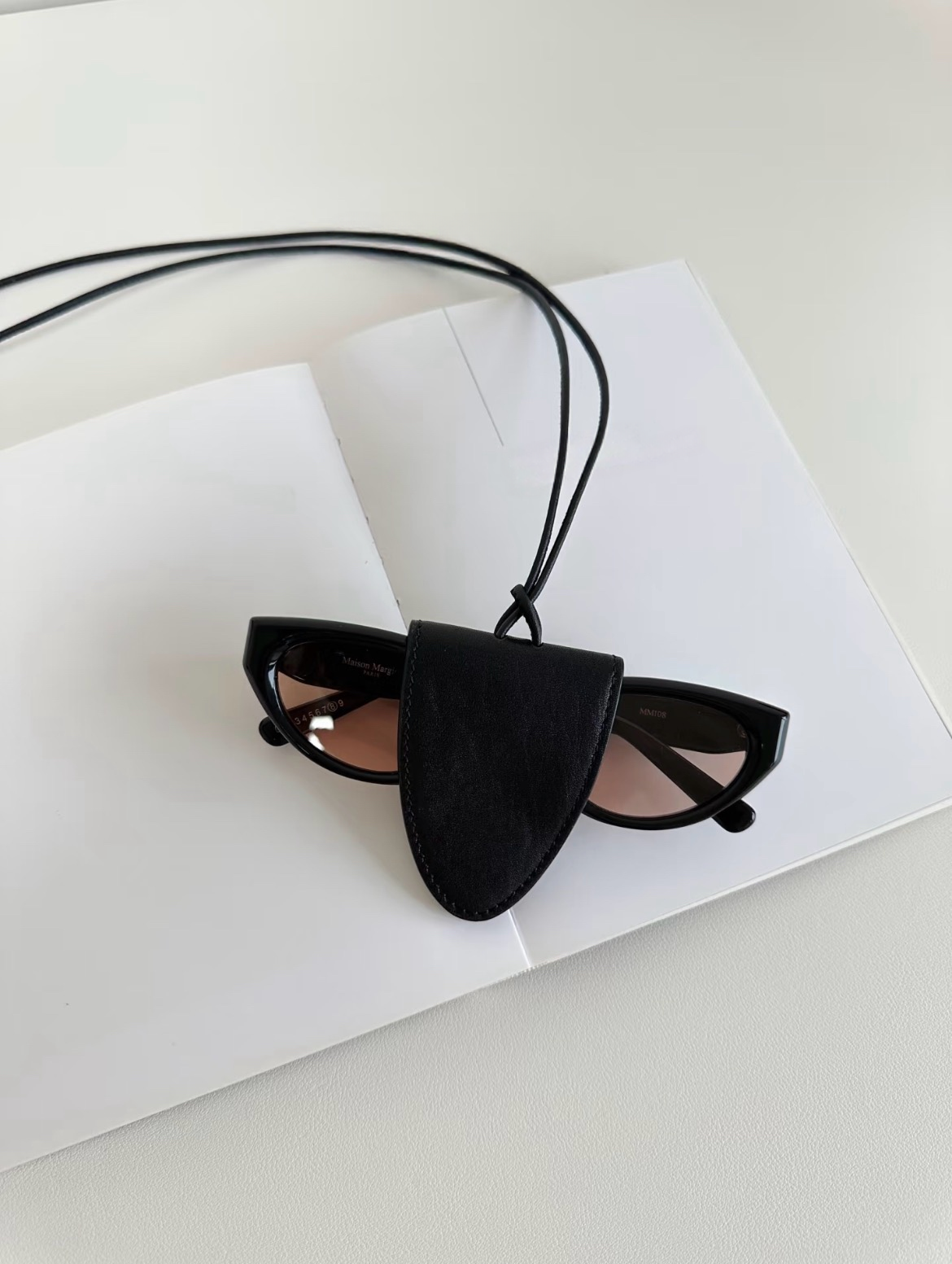 Sunglasses clip