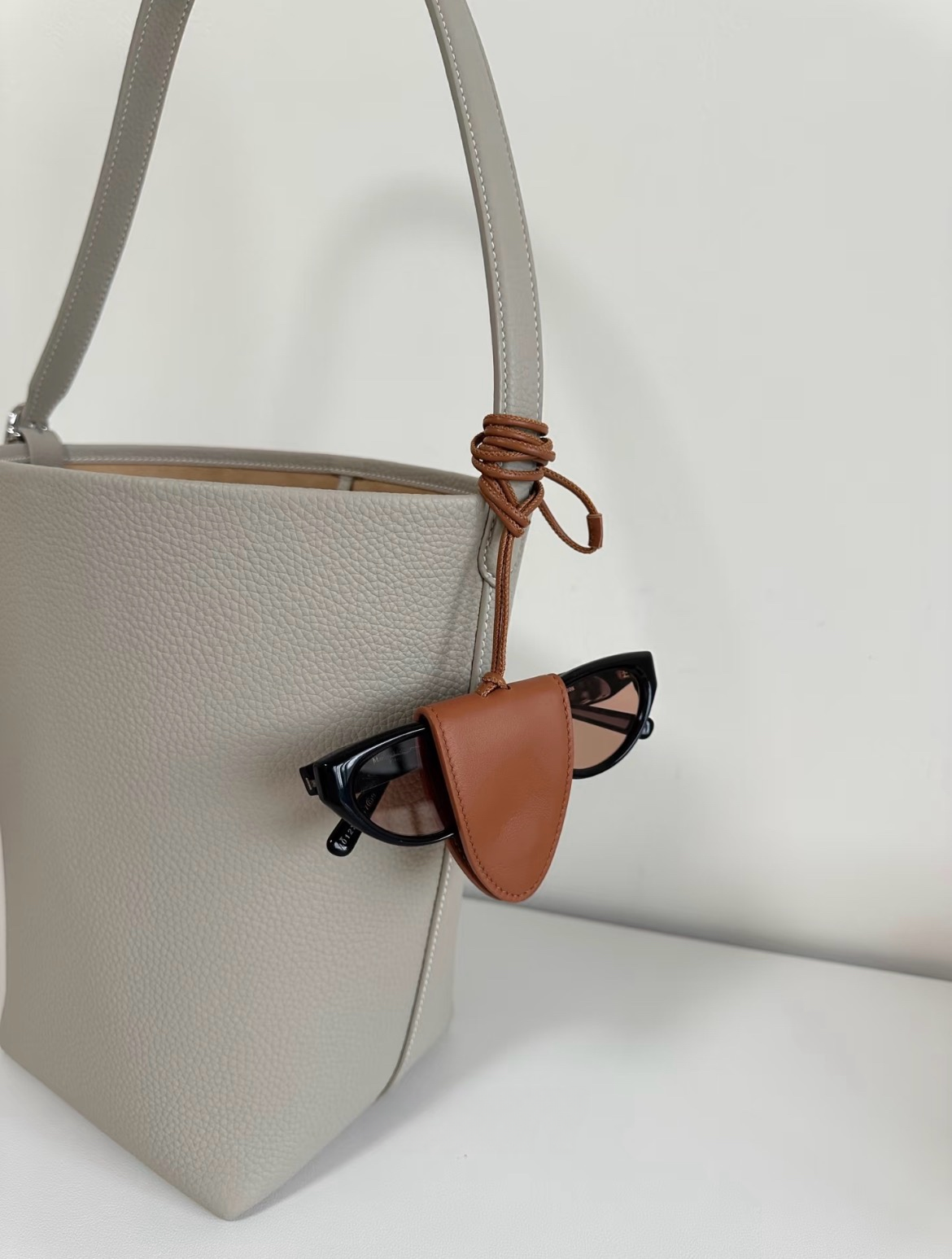 Sunglasses clip